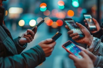 personas con mobiles